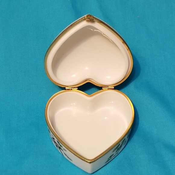 Vintage Limoges Heart Shaped Hinged Trinkebox - Picture 3 of 8